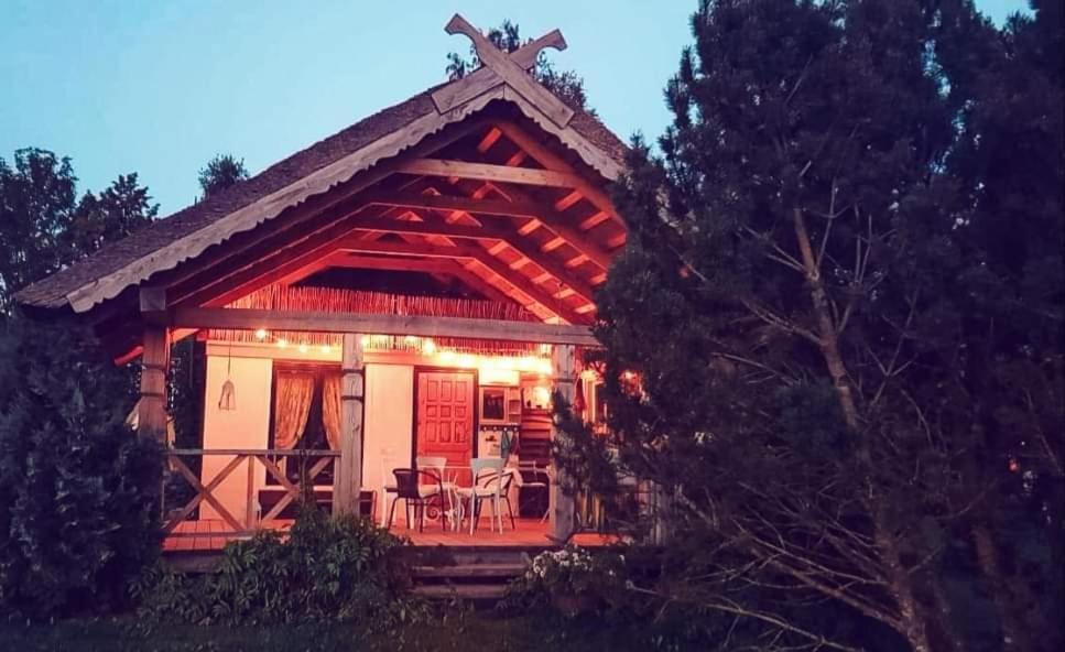 Poilsio namai Po Nendriu Stogu